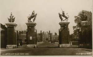 Portes du trophée du palais de Hampton Court - English Photographer