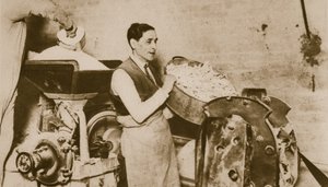 Boulangerie hébraïque préparant du pain sans levain pour la Pâque - English Photographer