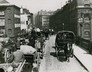 Chariots tirés par des chevaux passant sur le pont de Southwark - English Photographer