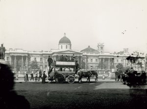 Transport hippomobile à Trafalgar Square - English Photographer