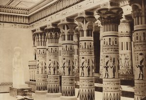 Intérieur du musée égyptien avec le portique de Philae - English Photographer