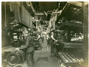 Tissage Jacquard, usine Hughes n° 2, 1923 - English Photographer