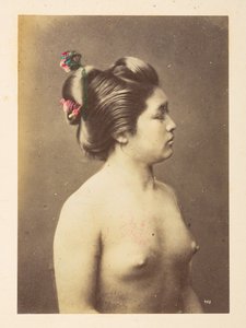 [Japonaises] Se baignant, portrait en profil droit d