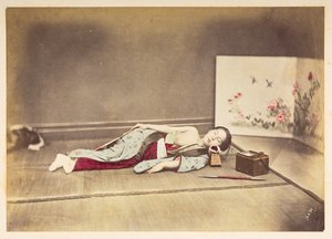 Femme japonaise dormant, portrait en studio d