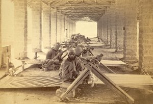 Les tisserands de la prison de Karachi. 1873 (tirage photographique) - English Photographer