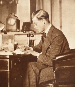 Le roi Édouard VIII à son bureau au palais de St. James, Londres