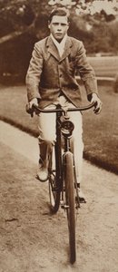 Le roi Édouard VIII à vélo en 1911 - English Photographer