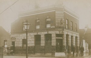 Jeunes du village, Mary Anne Street, Stepney, Londres