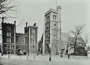 Lambeth Palace et Église Sainte-Marie, Lambeth Palace Road : portail et Église Sainte-Marie, 1890 - English Photographer