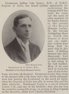 Lieutenant A C Lowry, RN, médaillé de la Royal Humane Society - English Photographer