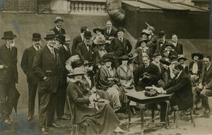 Écouter Sir James Barrie lire The Admirable Crichton sur le toit de Wyndham en 1912 - English Photographer