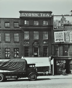 Lyons Coffee House, 7 Blackfriars Road, 1935 - English Photographer