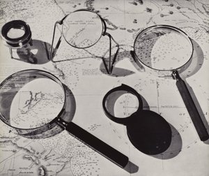 Carte et loupes (photo n/b)