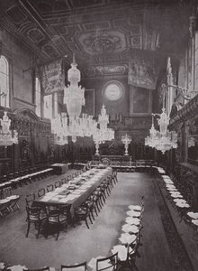 Salle des merciers, préparée pour une réunion de la livrée - English Photographer