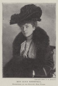 Mlle Alice Roosevelt, marraine du nouveau yacht du Kaiser - English Photographer