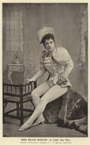 Miss Billie Barlow, en Petit Garçon Bleu - English Photographer