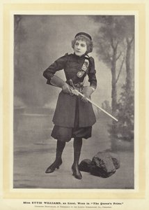 Miss Ettie Williams, en Lieutenant Wren dans The Queens Prize