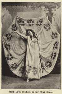 Mlle Loie Fuller, dans sa danse de jupe - English Photographer