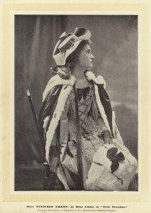 Miss Winifred Emery, en Miss Linley dans Dick Sheridan