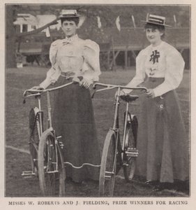 Mlles W Roberts et J Fielding, lauréates pour la course - English Photographer