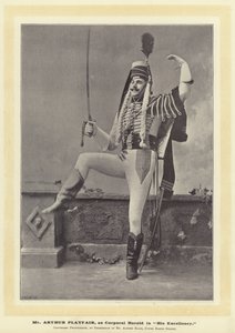 Mr Arthur Playfair, en Caporal Harold dans His Excellency - English Photographer