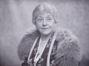 Mme Laura Henderson, propriétaire du Windmill Theatre, Piccadilly, Londres - English Photographer
