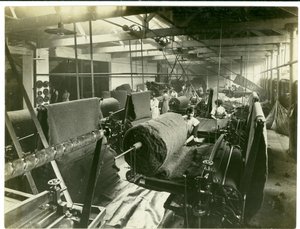 Salle de feutrage à aiguilles, Long Meadow mill, 1923 - English Photographer