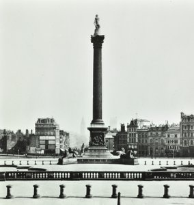 Colonne de Nelson, Trafalgar Square, Westminster : vue vers le sud depuis la National Gallery, 1870 - English Photographer