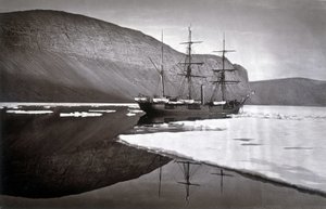 Pôle Nord : Arrêté par la glace au large du cap Prescott - dans « Narrative of a voyage to the Polar Sea during 1875-76 », G.S. Nares, éd. Londres - English Photographer