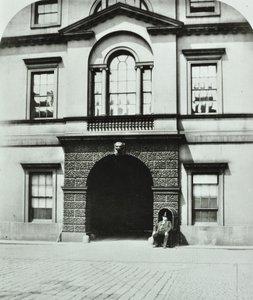 Northumberland House, Charing Cross, Westminster LB : cour, 1880 - English Photographer