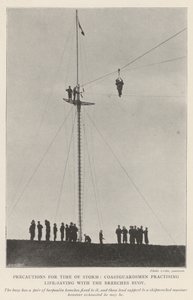 Précautions en cas de tempête, les gardes-côtes pratiquant le sauvetage avec la bouée de sauvetage - English Photographer