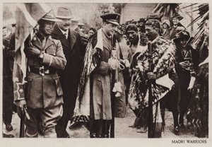 Prince de Galles avec des guerriers maoris, Nouvelle-Zélande - English Photographer