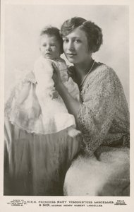La princesse Mary, vicomtesse Lascelles, avec son fils aîné, George (photo n/b) - English Photographer