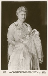 Reine Mary, épouse du roi George V, avec sa petite-fille, la princesse Elizabeth - English Photographer