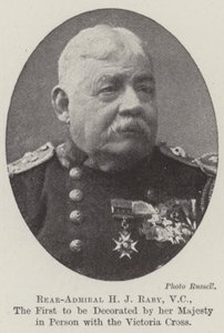 Contre-amiral H J Raby, VC, le premier à être décoré par Sa Majesté en personne de la Croix de Victoria - English Photographer
