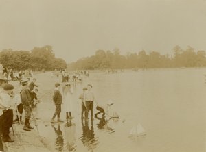 Round Pond, Kensington Gardens, Londres - English Photographer