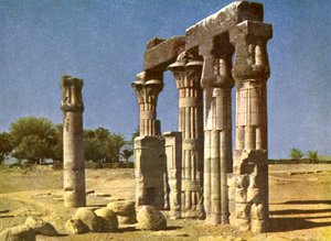 Temple en ruines à Médamoud, Égypte - English Photographer