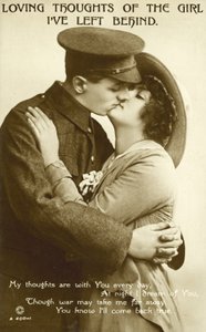 Soldat embrassant une fille
