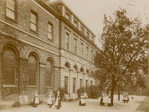 École de charité pour filles de St Marylebone - English Photographer