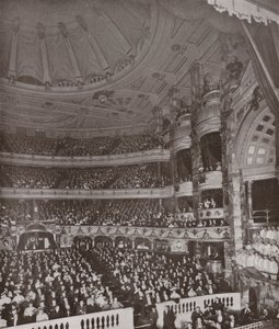 Le Colisée pendant une représentation - English Photographer