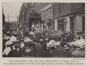 Le couronnement et la procession des bateaux de sauvetage à Leeds, 5 juillet, les imitateurs du roi et de la reine quittant Victoria Square - English Photographer