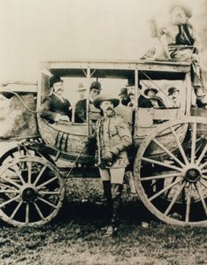 La diligence de Deadwood à Londres - Buffalo Bill debout, John Nelson dans la boîte - English Photographer