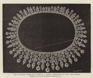 Le collier de diamants formant un diadème, présenté par SM la reine - English Photographer