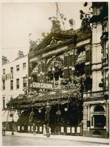 The Empire Theatre, Leicester Square, Londres, décoré pour le jubilé de diamant de la reine Victoria, juin 1897 - English Photographer