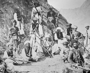 Le Khan de Lalpura avec certains de ses guerriers - English Photographer