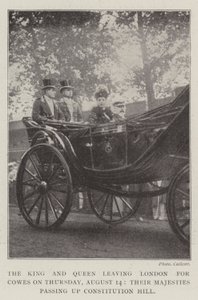Le roi et la reine quittant Londres pour Cowes le jeudi 14 août, leurs majestés passant par Constitution Hill - English Photographer