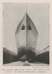Le plus grand navire jamais construit, vue de proue du Celtic dans le bassin de radoub, Liverpool - English Photographer