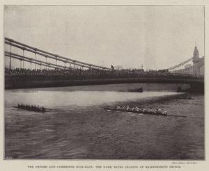 La course de bateaux Oxford et Cambridge, les Dark Blues en tête au pont de Hammersmith - English Photographer