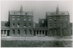 Le Paragon, New Kent Road - English Photographer