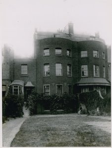 Le Paragon, New Kent Road - English Photographer